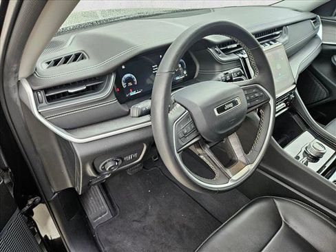 Used 2023 Jeep Grand Cherokee L Limited AWD/4WD image 9