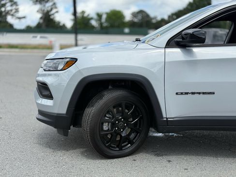 Used 2026 Jeep Compass Latitude AWD/4WD image 11