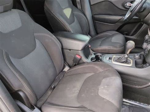 Used 2015 Jeep Cherokee Latitude w/ Comfort/Convenience Group image 21