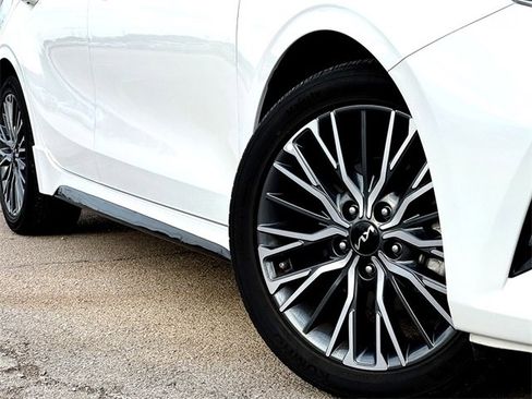 Used 2024 Kia Forte GT-Line w/ GT-Line Premium Package image 2