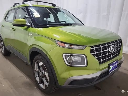 Used 2023 Hyundai Venue SEL w/ Cargo Package FWD image 4