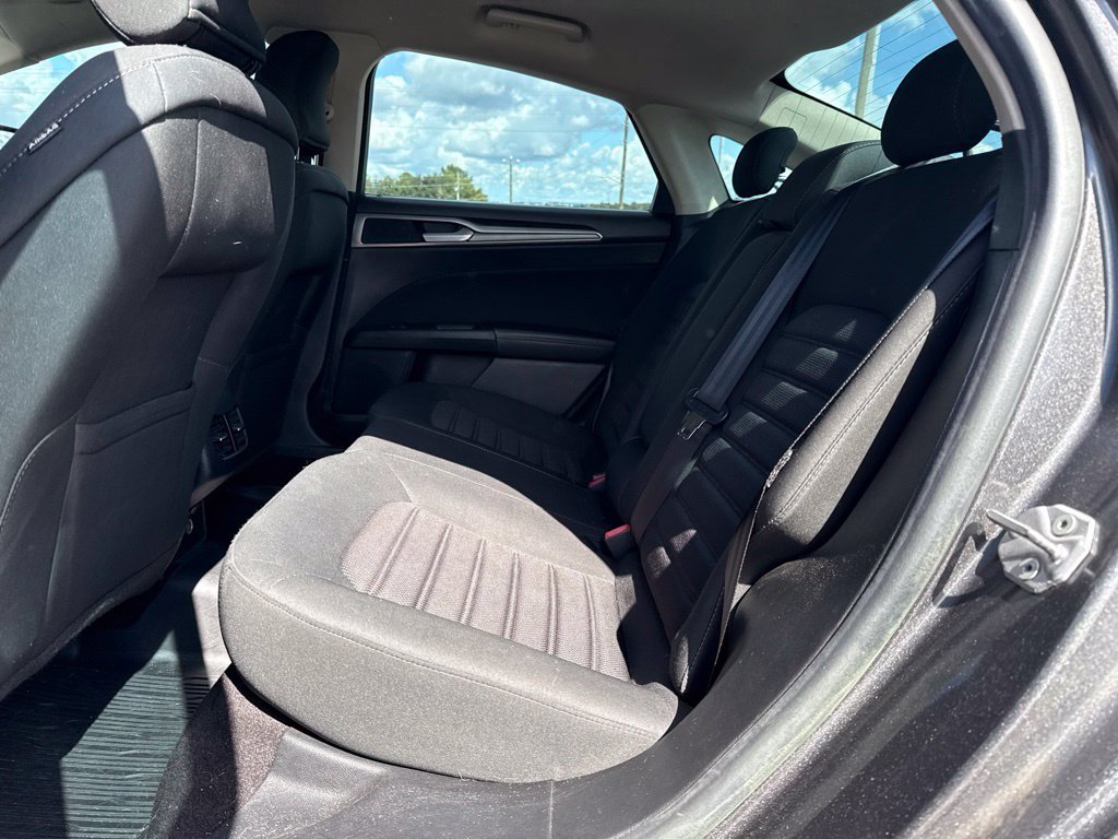 Used 2019 Ford Fusion SE FWD image 9