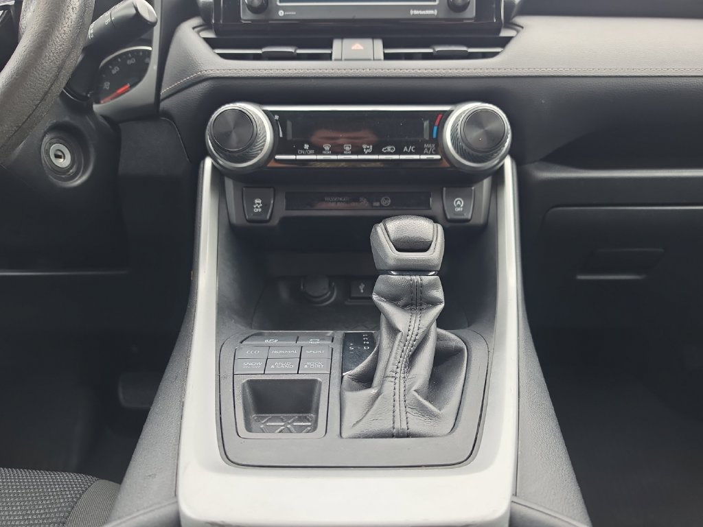 Used 2021 Toyota RAV4 LE AWD/4WD image 12