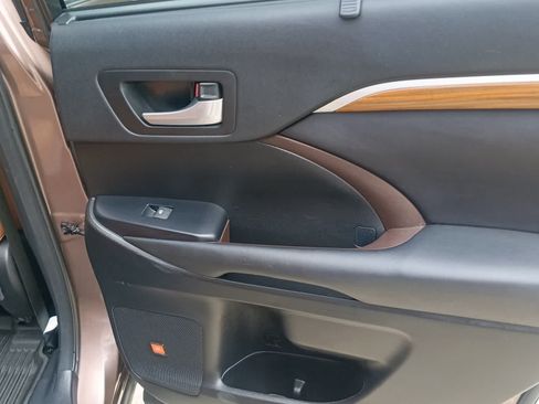 Used 2017 Toyota Highlander Limited AWD/4WD image 23