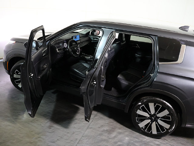 Used 2025 Mitsubishi Outlander SE FWD image 5