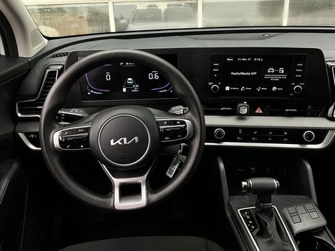 Used 2025 Kia Sportage LX image 13