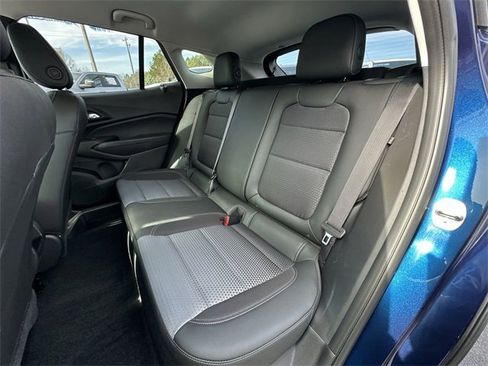 Certified 2024 Chevrolet Trax LT w/ LT Convenience Package image 22