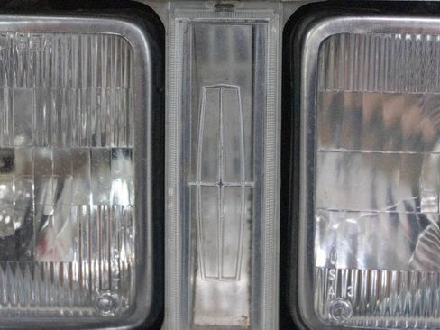 Used 1988 Lincoln Town Car Signature RWD image 33