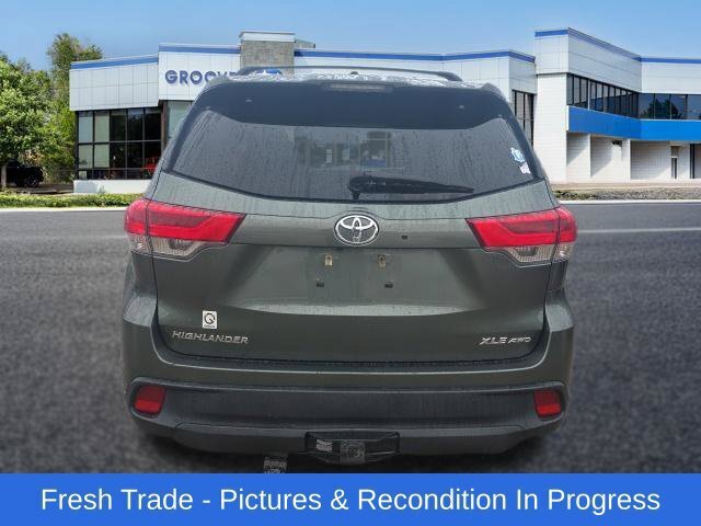 Used 2017 Toyota Highlander XLE AWD/4WD image 4