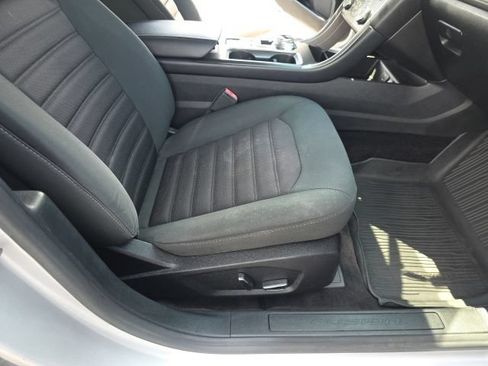 Used 2017 Ford Fusion SE FWD image 32