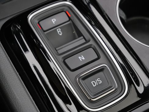 Used 2023 Honda Pilot Touring image 25