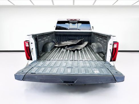 Used 2024 GMC Sierra 2500 SLT w/ SLT Premium Package image 18