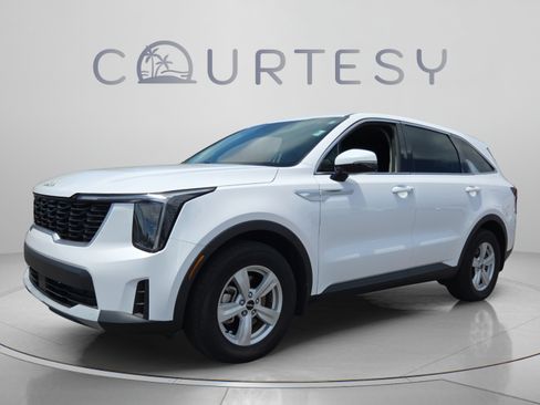 Used 2024 Kia Sorento LX FWD image 1