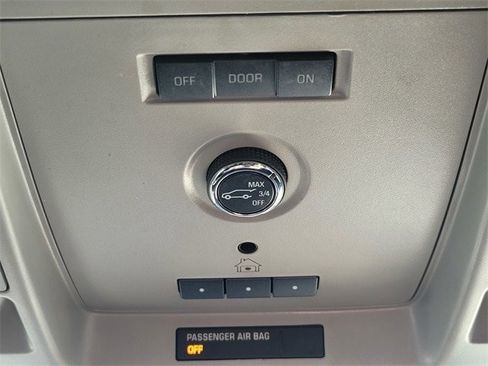 Used 2016 GMC Yukon XL SLE w/ HD Trailering Package image 18