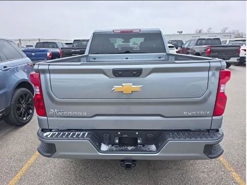 Used 2025 Chevrolet Silverado 1500 Custom image 3