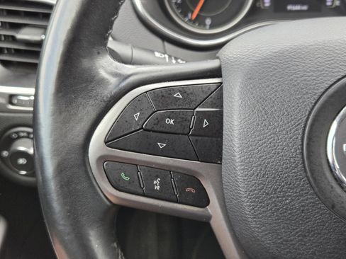 Used 2019 Jeep Cherokee Latitude Plus AWD/4WD image 8
