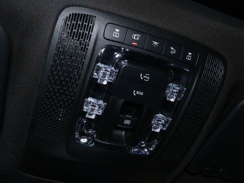 Used 2022 Mercedes-Benz GLB 250 4MATIC w/ Premium Package image 29