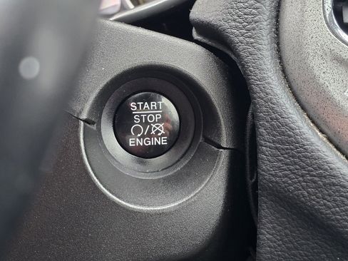 Used 2018 Jeep Compass Latitude w/ Popular Equipment Group image 18