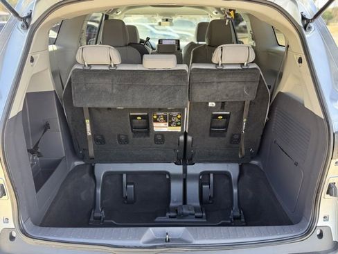 Used 2021 Toyota Sienna LE image 21