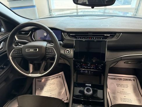 Used 2023 Jeep Grand Cherokee Altitude AWD/4WD image 21