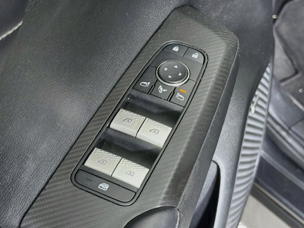 Used 2025 Mitsubishi Outlander SE FWD image 21