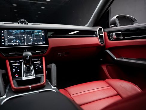 Used 2023 Porsche Cayenne Turbo image 39