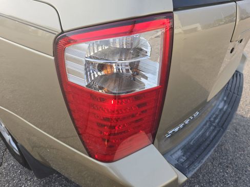 Used 2009 Kia Sedona LX image 36