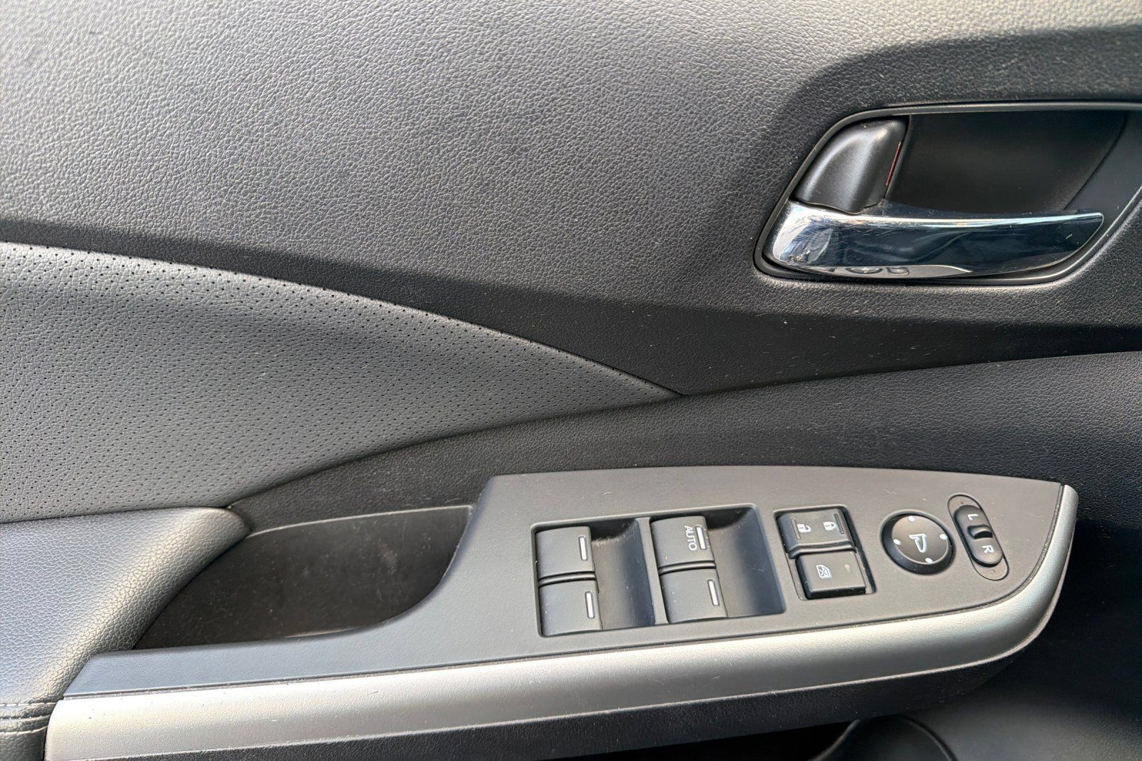 Used 2015 Honda CR-V EX-L image 10