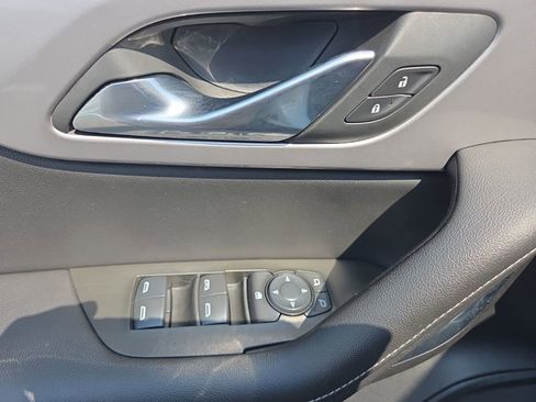 Used 2025 Chevrolet Blazer LT FWD image 13