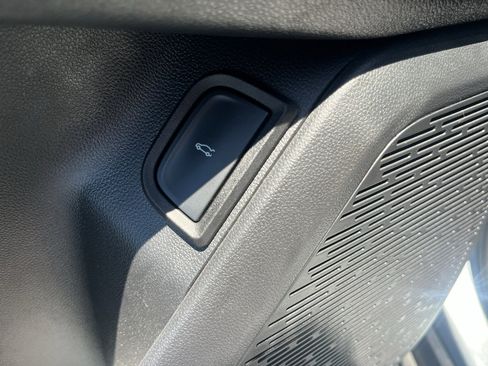 Used 2025 Chevrolet Equinox RS FWD image 12