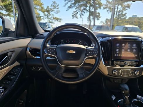 Used 2023 Chevrolet Traverse LT w/ LT Premium Package image 13