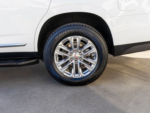 Used 2024 GMC Yukon SLT w/ SLT Luxury Package image 33