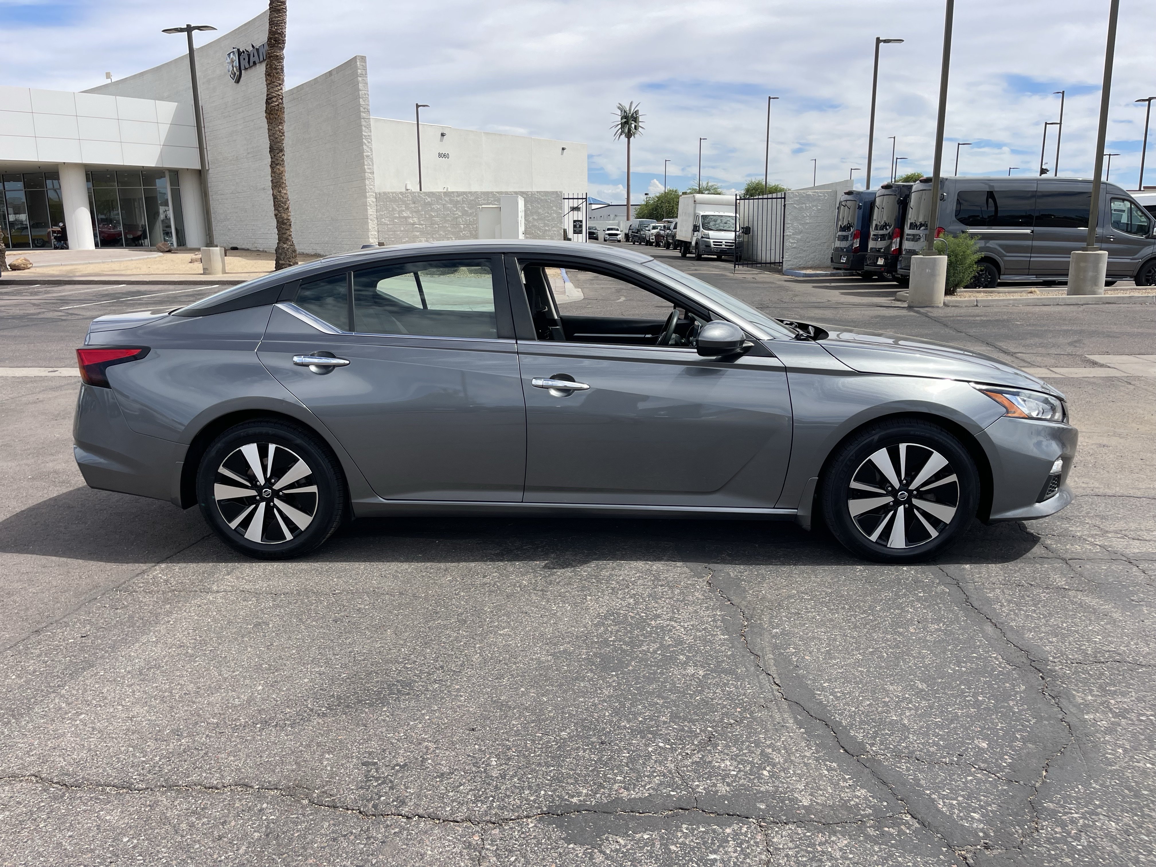 Used 2022 Nissan Altima 2.5 SV FWD image 6