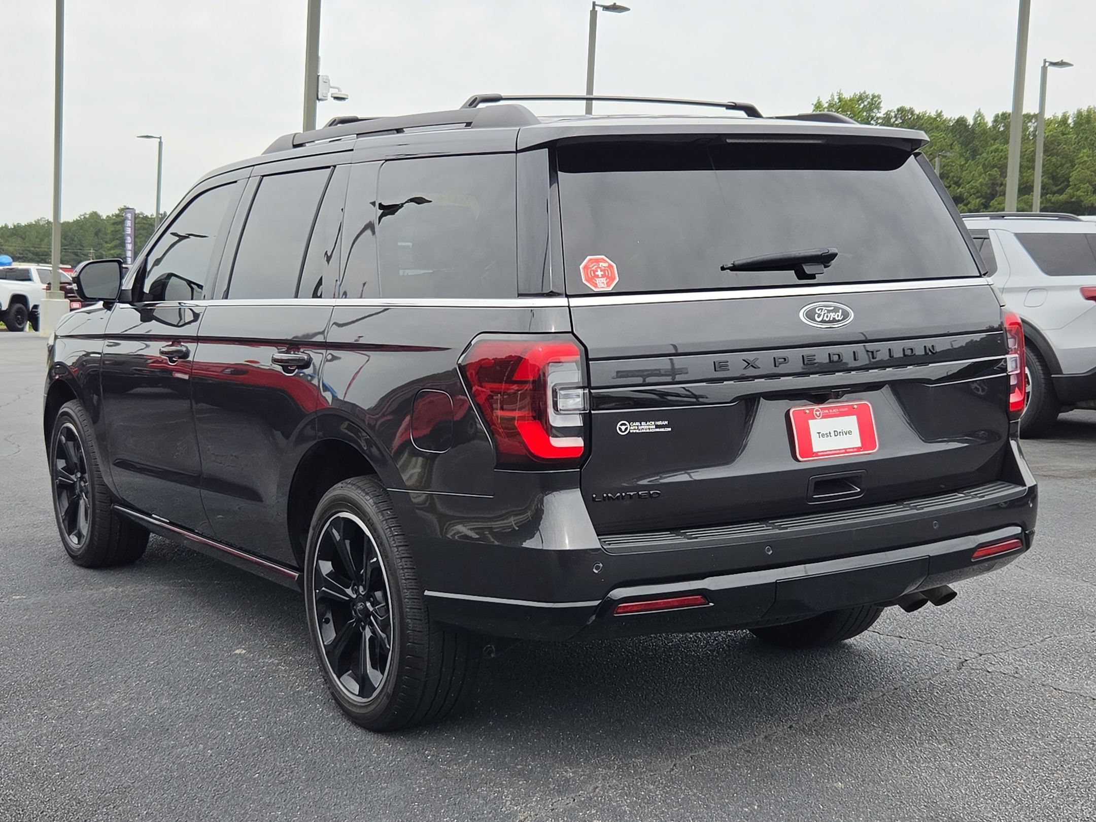 Used 2023 Ford Expedition Limited AWD/4WD image 7