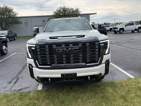 Used 2024 GMC Sierra 3500 Denali Ultimate AWD/4WD image 12