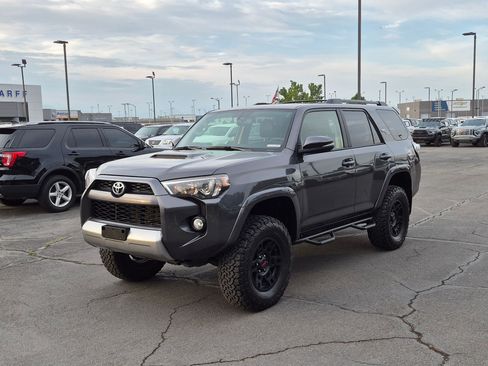 Used 2019 Toyota 4Runner TRD Off-Road Premium AWD/4WD image 10