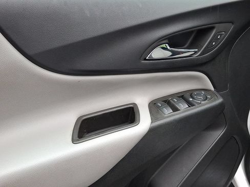 Certified 2023 Chevrolet Equinox LS FWD image 12