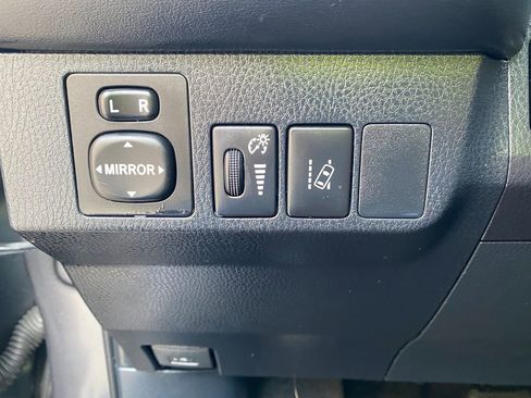 Used 2018 Toyota RAV4 XLE AWD/4WD image 22