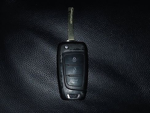 Used 2020 Hyundai Santa Fe SE FWD image 32