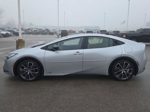 Used 2024 Toyota Prius Limited image 2