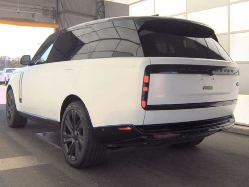 Used 2023 Land Rover Range Rover Long Wheelbase SE AWD/4WD image 3
