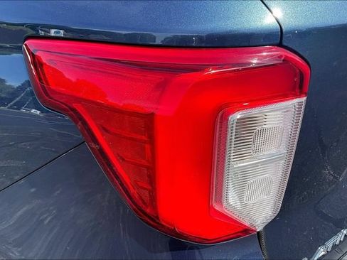 Used 2020 Ford Explorer Platinum w/ Premium Technology Package AWD/4WD image 23