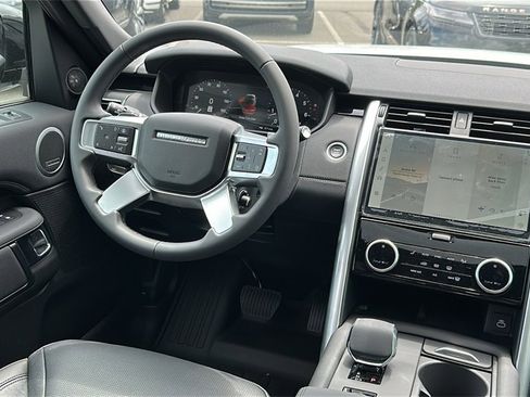 New 2025 Land Rover Discovery S image 26