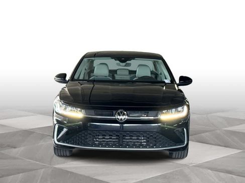 Used 2025 Volkswagen Jetta SE FWD image 3
