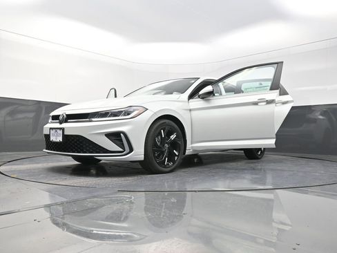 New 2026 Volkswagen Jetta SE FWD image 31