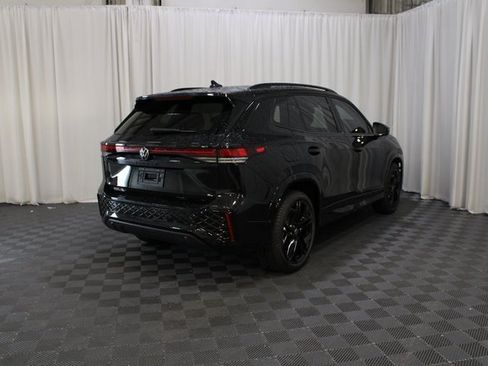 New 2025 Volkswagen Tiguan SE R-Line image 24