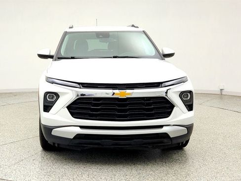 Used 2024 Chevrolet TrailBlazer LT w/ LT Cold Weather Package FWD image 2