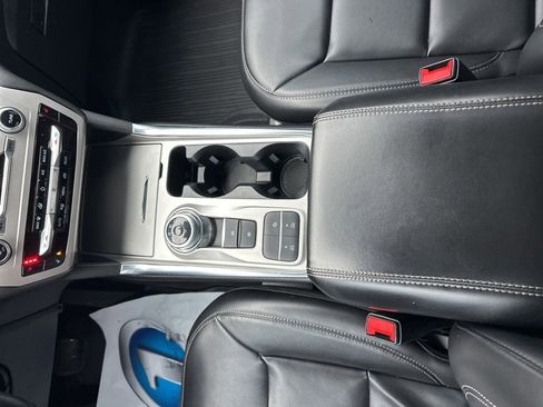 Used 2022 Ford Explorer XLT w/ Equipment Group 202A image 19