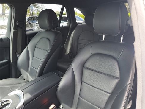 Used 2019 Mercedes-Benz GLC 300 w/ Premium Package image 19
