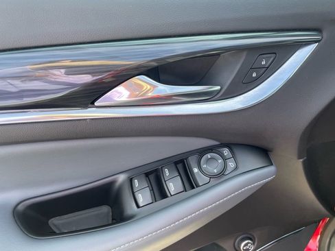 Used 2023 Buick Enclave Essence image 11